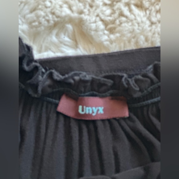 Unyx off the shoulder or low shoulder top with sequin trim. Short sleeve. Medium - Picture 6 of 9